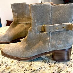 J Crew Parker ankle bootie. Nice neutral suede color. 1.5” heel. These look new!